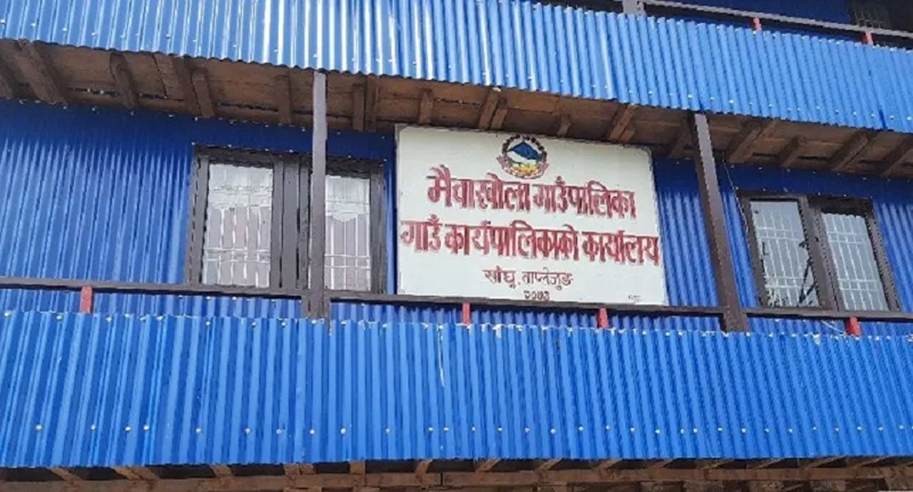 मैवाखोलाले दियो विपन्न २२ परिवारलाई सोलार प्यानल